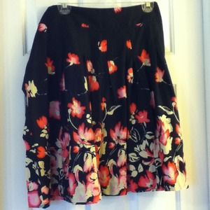❌SOLD❌Lovely floral skirt