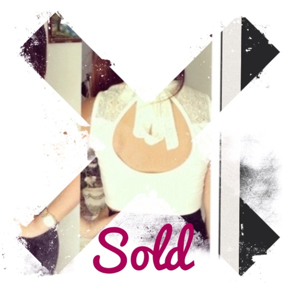 ⛔Reduced⛔White laced crop top