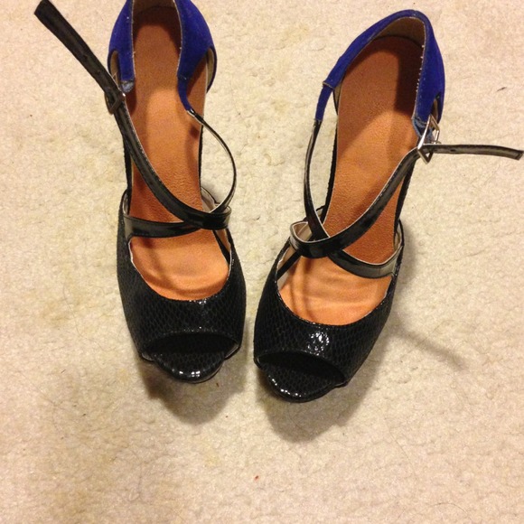 💢Reserved💢 Cute high open toe heels