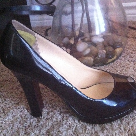 $30!! Cole Haan peep toe patent leather heels👠!