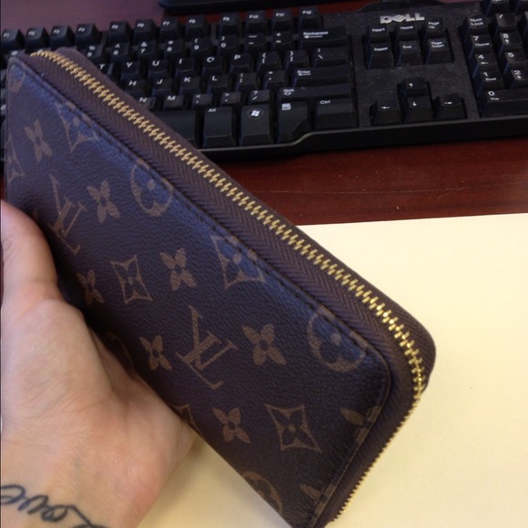 🚫SOLD🚫 Handbag and wallet LV bundle - Picture 2 of 4