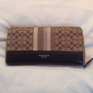 Never Used COACH Wallet. So Much Space!!!!!!!