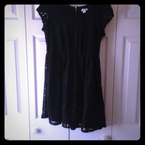 Little lace black dress 😍 - Picture 1 of 4