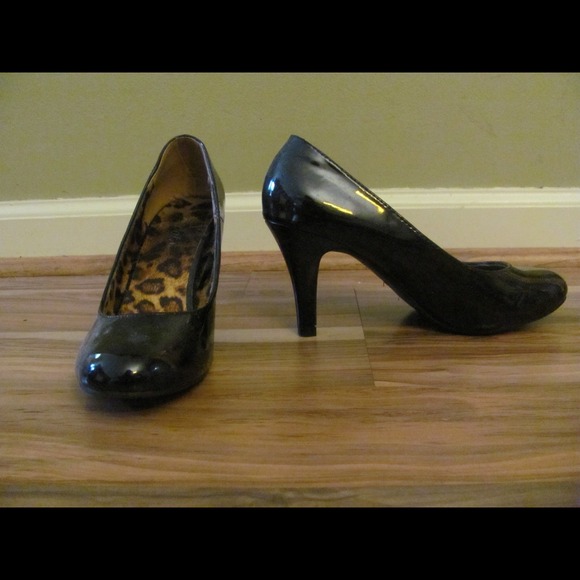 Black pumps - Picture 1 of 1