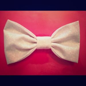 Very Light Purple Bow