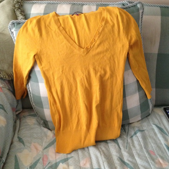 ✨👏reduced👏✨Yellow sweater
