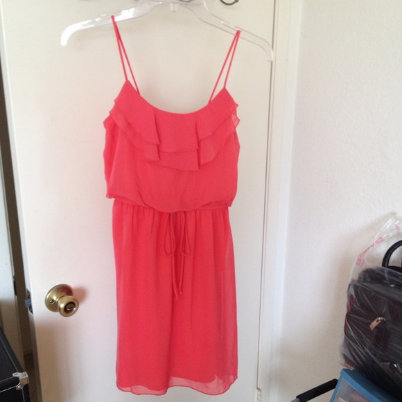 Dresses & Skirts - 🔴SOLD🔴💕NWOT Coral Ruffle Dress💕