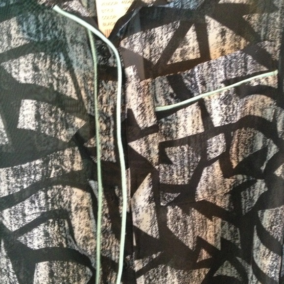 Kirra black and white pattern chiffon blouse - Picture 2 of 3