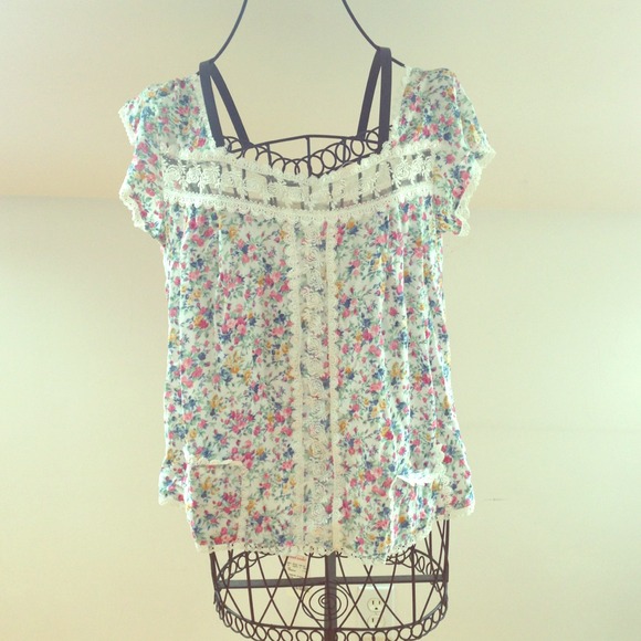 Floral and lace top from 344