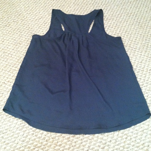 ❗️SOLD❗️Tank top - Picture 4 of 4