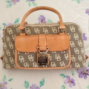 🚫HOLD⛔Authentic! Dooney&Bourke Signature Satchel