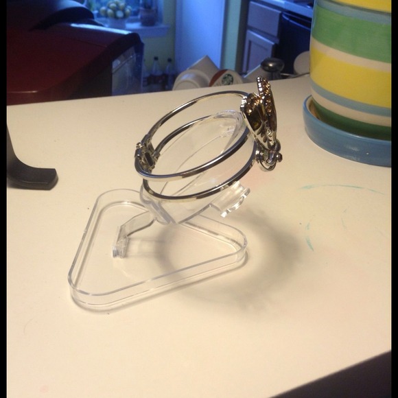 069 Butterfly bracelet🚫HOLD🚫 - Picture 3 of 4