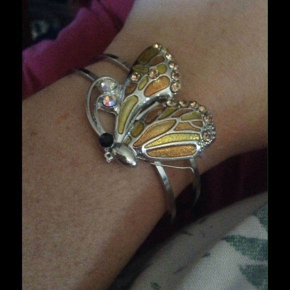 069 Butterfly bracelet🚫HOLD🚫 - Picture 4 of 4