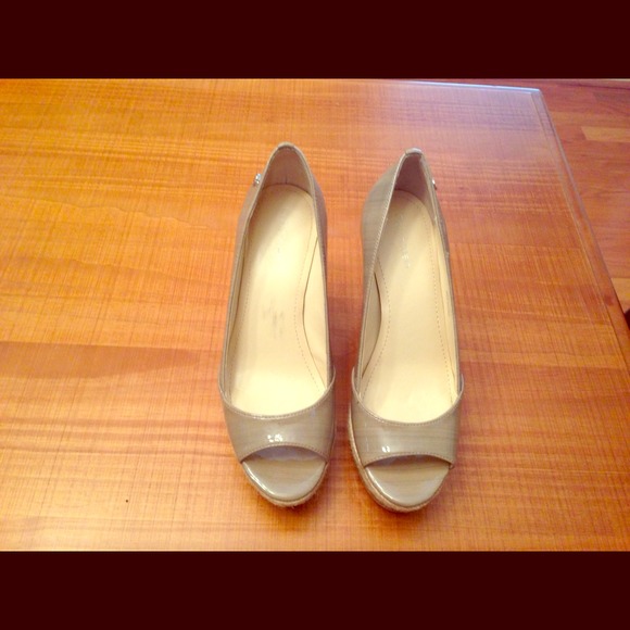 Calvin Klein nude parent wedges 5.5