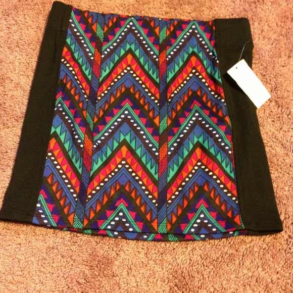 🚫Sold🚫Tribal print and black Pacsun skirt