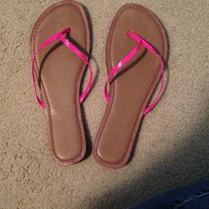 ☀Pink flip flops