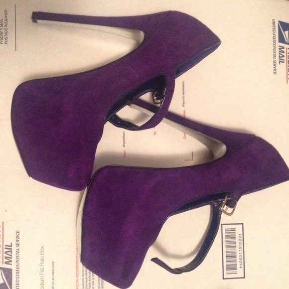 SOLD Purple heels size 6 SOLD on bundle