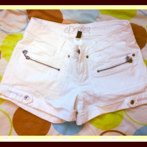 White Derèon shorts