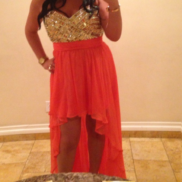 🚨🚨SOLDD!!🚨🚨GORGEOUS GOWN PERFECT FOR ALL - Picture 2 of 4