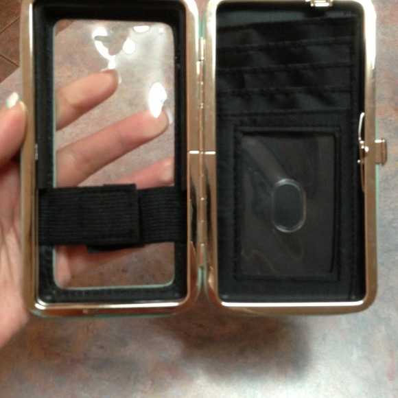 🔻REDUCED🔻Skull studded iPhone case wristlet - Picture 3 of 3