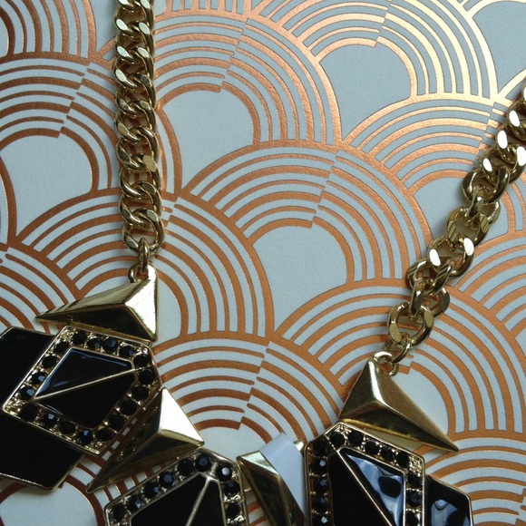 🌟SALE🌟⬇️⬇️⬇️ NWT Jeweled Blade Gold necklace - Picture 2 of 4