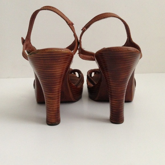 T-Strap Brazilian Heels perfect for summer! - Sz6 - Picture 3 of 3