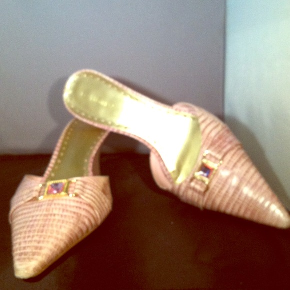 BCBG Girls pink leather kitten heels with jewel