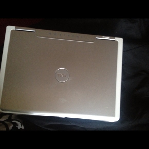 Silver Dell Inspiron 1501 laptop - Picture 2 of 4