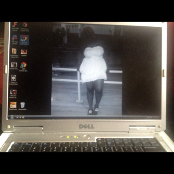 Silver Dell Inspiron 1501 laptop - Picture 3 of 4
