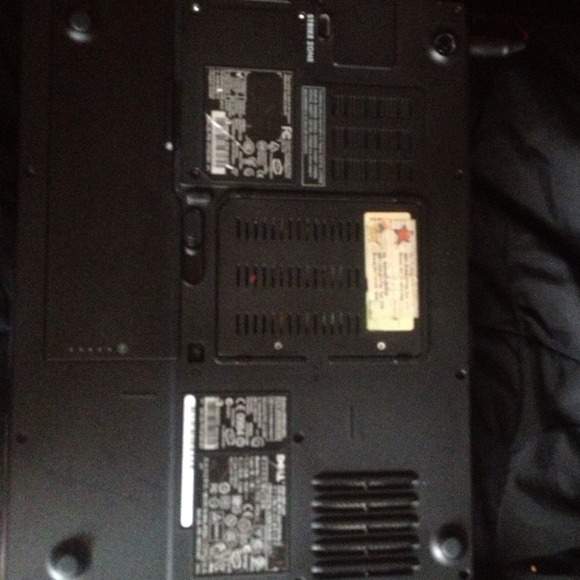 Silver Dell Inspiron 1501 laptop - Picture 4 of 4