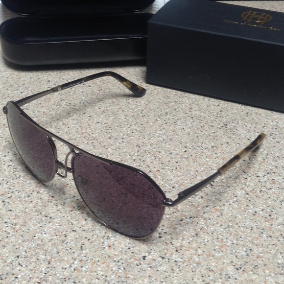 Reduced! HOH--celebs love these aviator shades!! - Picture 3 of 4