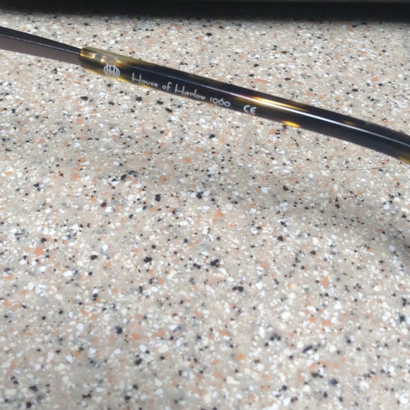 Reduced! HOH--celebs love these aviator shades!! - Picture 4 of 4