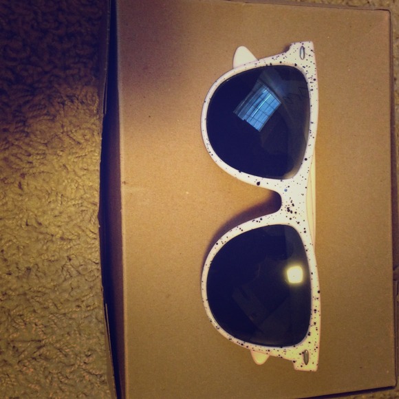 Sunglasses: White with black speckles - Picture 1 of 2