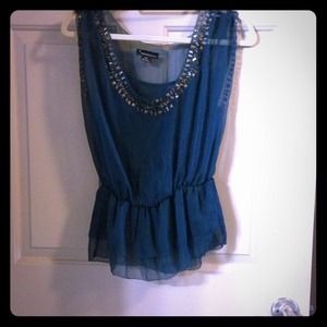 Green flowy top with cute neckline