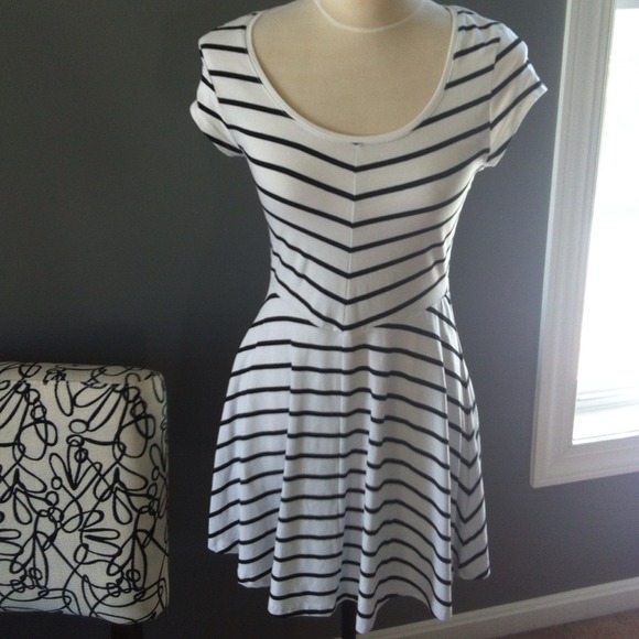 💢SOLD💢H&M Black and White Striped Dress