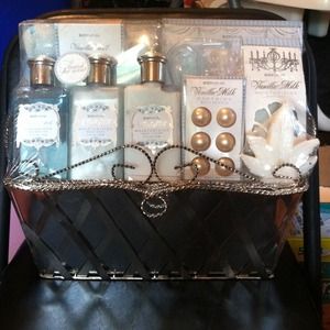 🚫SOLD🚫Luxurious Vanilla Milk Bath Set