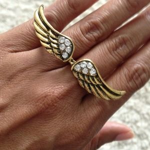 ❌SOLD❌New Gold Angel Wings Ring!