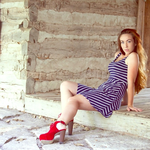Hot Tomato Red Litas