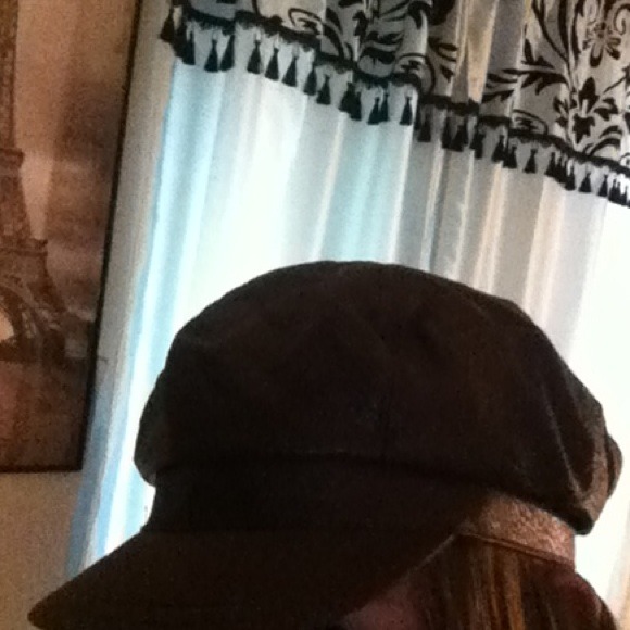 Cute hat!! - Picture 2 of 4