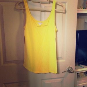 Simple yellow tank