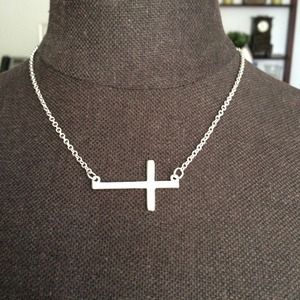 ❌SOLD❌New Silver Cross Necklace!