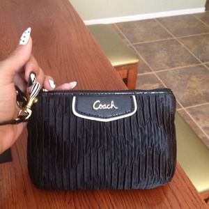 Coach hand clutch bag! Perfect for anything