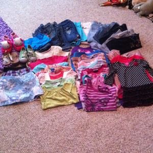 Huge lot of 4t, 5t, & small girls clothes.