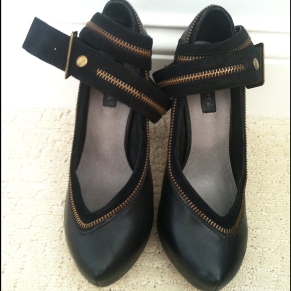 New Black leather heels w/ zippers & ankle straps - Picture 8 of 11