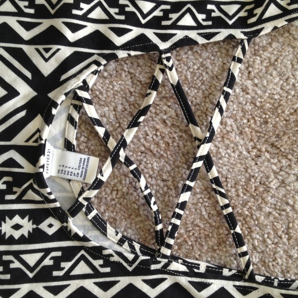 ❌SOLD!!❌  🐼Aztec Tribal Style Pattern Crop Top🐼 - Picture 3 of 4