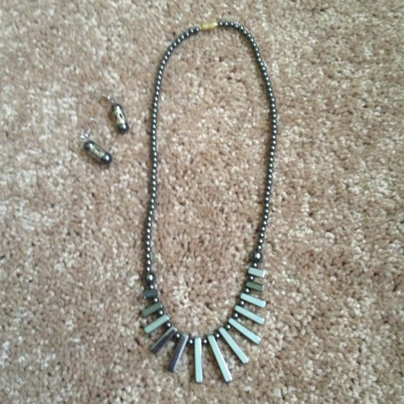 Earring & necklace set