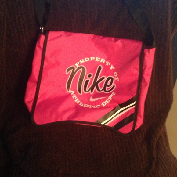 💢Sold Bundle💢Nike nylon messenger bag!