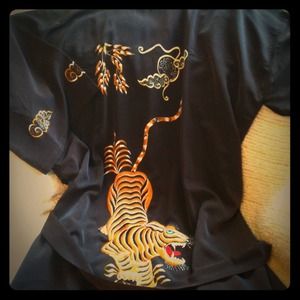 🌹Lovely silk robe NWOT 🌹Price Reduced !