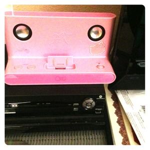Pink Hello Kitty iPod/iPhone player