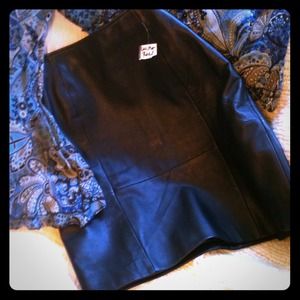 Harve' Bernard black leather skirt NWT 🌹ON SALE !